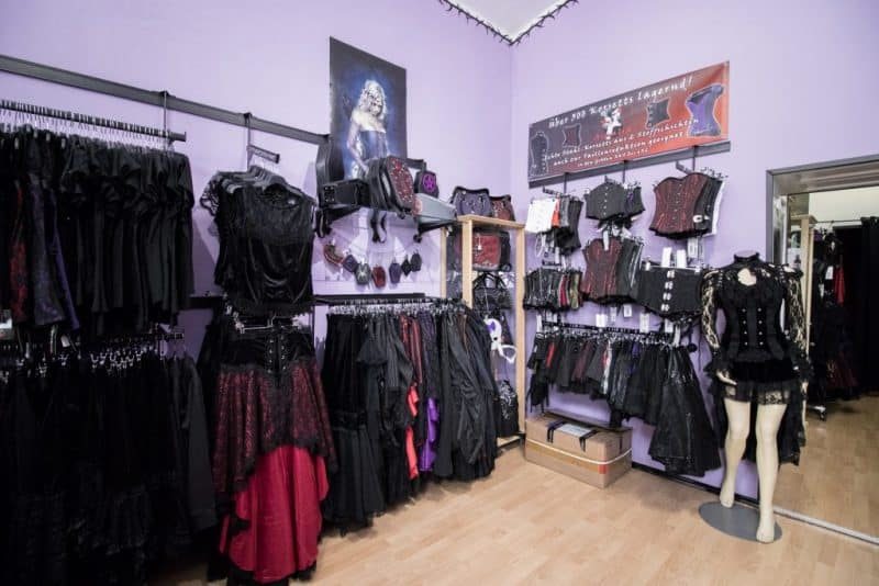 Asmalia Gothic Shop First Room